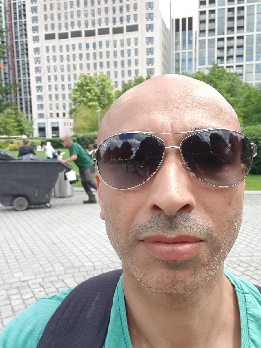 reedspdw's tweet photo. Haining keeping London tidy. https://t.co/wr9HwkdjMc