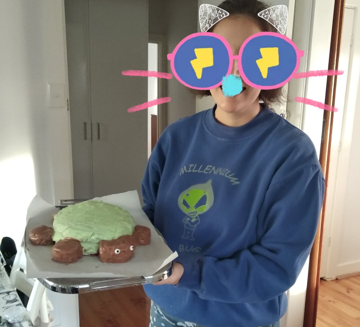 soybean_88's tweet photo. Not that anyone asked, but here is a photo of me with a tortoise cake I made for a 4 year old's birthday. Hope it makes your day brighter ^_^ https://t.co/MmVJpJKLuH