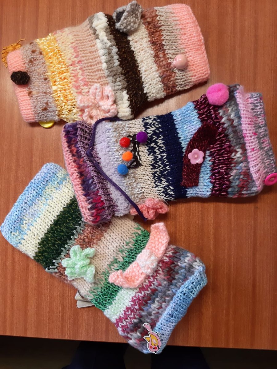 Dietitians_ULHT's tweet photo. Twiddle mitts kindly crafted by Wendy Fry (Steph Fry’s (Rd) nan) - delivered to @LchAshby for patient use #therapies #donation #craft https://t.co/3jyY3PmhUa