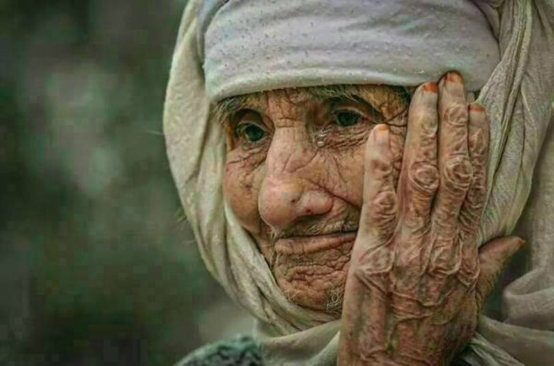 Hüzün padişahtır. Kalbe yerleşince, orada başka bir şeyin hüküm sürmesine razı olmaz.  

Bişr-i Hafî Hz.