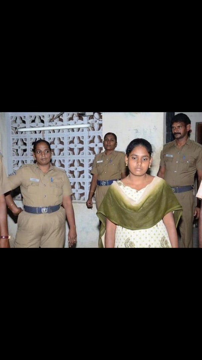 ansari_masthan's tweet photo. யாருக்காக இந்த தியாகம் ?!? 

நீதிபதி: மது உணப்பொருளா? இல்ல  மருந்து பொருளா? என்று நீதிமன்றத்தில் இனி கேட்க மாட்டேன் என உத்திரவாதம் அளித்தால் ஜாமீன் தருகிறேன்

நந்தினி: ஜீலை 5ல் நடக்கவிருந்த என் திருமணம் நின்றாலும் பரவாயில்லை
 உத்திரவாதம் அளிக்கமாட்டேன்.

👏👏 https://t.co/CT9gHoGQYI