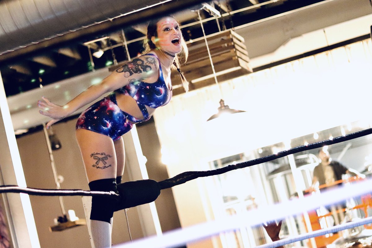 VeraSadly's tweet photo. A few favorites from @callmekrisstat v @MrsAIPAlisha at @WWRProWrestling Let Them Eat Cake #WWRCake - more on @nicaanneephoto 🙌 https://t.co/TSIR6CELgx