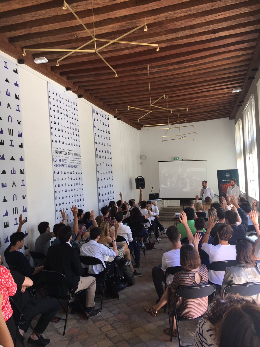 alice_rmn's tweet photo. « Levez la main si la première chose que vous saisissez le matin est votre smartphone » on parle #hyperconnexion et #déconnexion a #Perspectives2019 avec @IntotheTribe_ @IncubPatrimoine et @Matrice_io https://t.co/4ACbD0b2lr