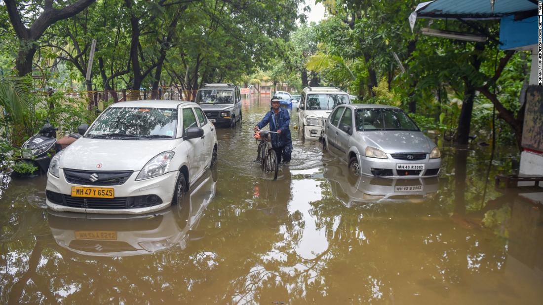 cnnbrk's tweet photo. At least 23 people are dead as India's largest city, Mumbai, is hit by the heaviest rain in more than a decade https://t.co/bLiUoLbyZC https://t.co/Sk6K2STwuR