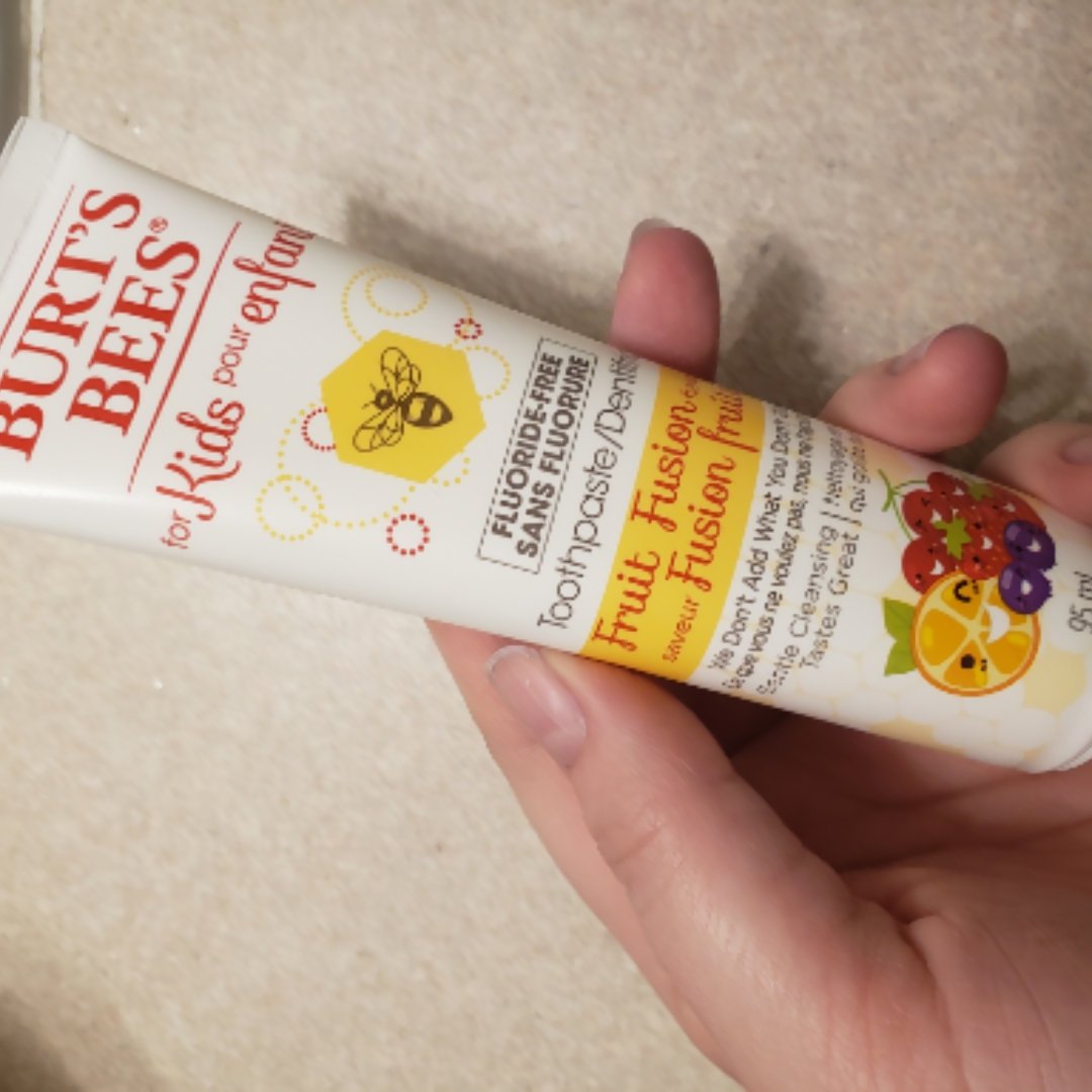 SnowDropReviews's tweet photo. Awesome toothpaste. something about it reminds me of my childhood. It is a fantastic toothpaste for kids. It's flouride free but does mention you should not swallow it so wait until your kids are older. great way to clean your teeth. #influenster #ad #freeproduct #freetrial https://t.co/T7M8tg2eA9
