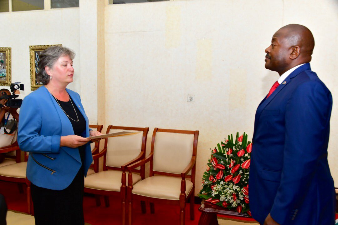 #Burundi Madame Lisa Stadelbauer, nouvelle Ambassadrice du #Canada, a présenté ses Lettres de créance au Chef de l’Etat <a href="/pnkurunziza/">Pierre Nkurunziza</a>.