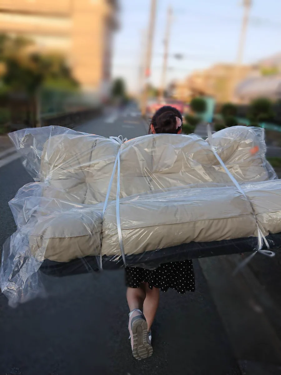 マッチョだからソファーを購入後、配送せず担いで帰ったwww