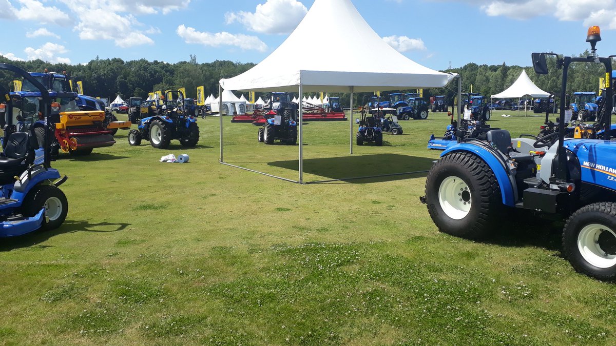 VredoDodewaard's tweet photo. #Vredo aanwezig op de @NewHollandAG #Legendarydays met #doorzaaien #dubbel #schijven #graslandmanagement #zodenbemester #mest #zelfrijder #lagedruk #capaciteit https://t.co/2ivOqOT6iJ
