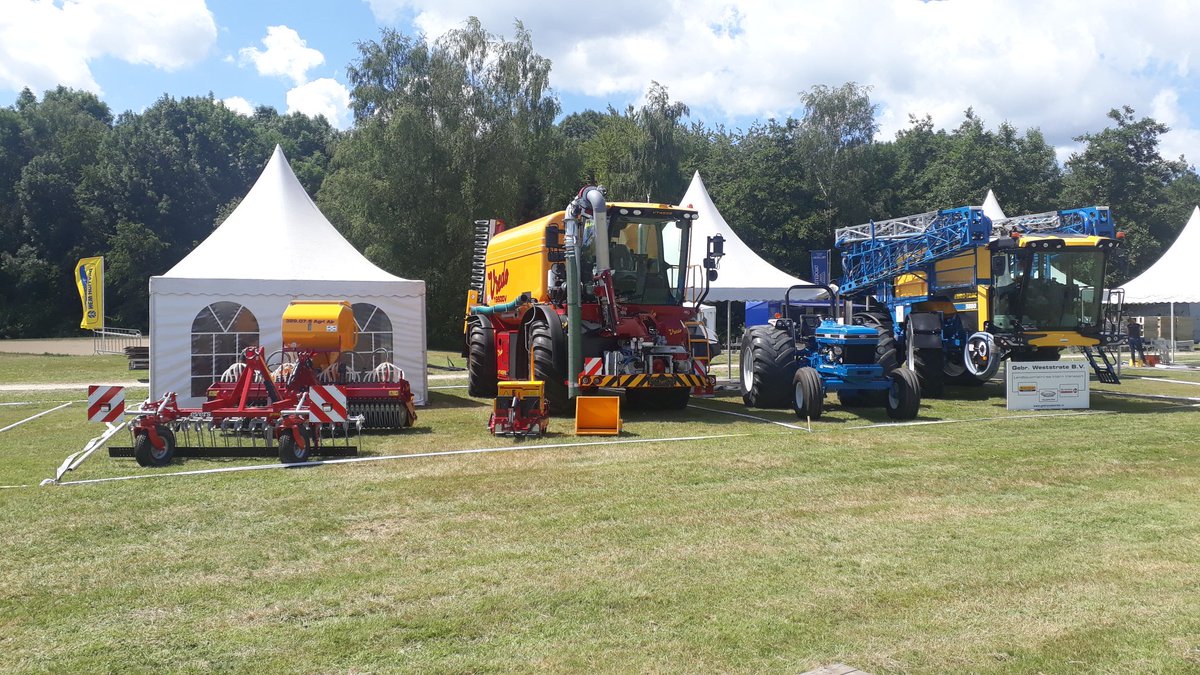 VredoDodewaard's tweet photo. #Vredo aanwezig op de @NewHollandAG #Legendarydays met #doorzaaien #dubbel #schijven #graslandmanagement #zodenbemester #mest #zelfrijder #lagedruk #capaciteit https://t.co/2ivOqOT6iJ