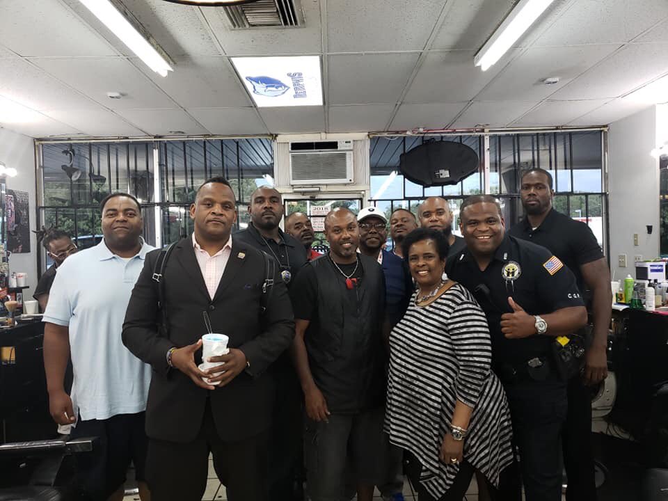 E_Massey's tweet photo. Pictures from the 1st. Clippers, Cops and Conversation. Great turn out and job well done. #QuestionWasAnswered #GoodInformation and #GreatConversation #WhitehavenCommunity at E Massey Barber Shop @ E Massey Barber Shop https://t.co/bx46k59ane… https://t.co/Smwf3oPTCu