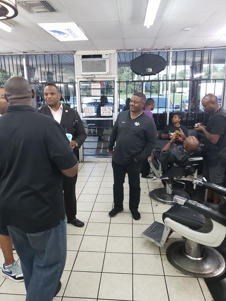 E_Massey's tweet photo. Pictures from the 1st. Clippers, Cops and Conversation. Great turn out and job well done. #QuestionWasAnswered #GoodInformation and #GreatConversation #WhitehavenCommunity at E Massey Barber Shop @ E Massey Barber Shop https://t.co/bx46k59ane… https://t.co/Smwf3oPTCu