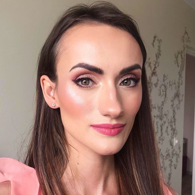 ZydreZi's tweet photo. Su gimtadieniuuuuu @monika_bernotiene 🎈 #gimtadieniomakiažas
#makiazomeistre #makeuplover #makiazostudija #vizaziste #glittereyeshadow #makeupartist #makiazomokykla #kosmetika #grozis #svente #sventinismakiazas #makiazasvilniuje #makiažaslietuvoje #… https://t.co/jHb7gube23 https://t.co/JNA1r5SQDA