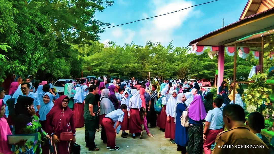 infoPKU's tweet photo. Menurut Encik dan Puan, efektifkah sistem baru yaitu sistem zonasi Pendaftaran Peserta Didik Baru (PPDB) yang mulai diterapkan tahun ini?
Lokasi : SMP Negeri 34 Pekanbaru
📷 Instagram: apisphonegraphy
#infoPKU #ppdb2019 #ppdbpekanbaru #Pekanbaru https://t.co/hjuG1AuguR
