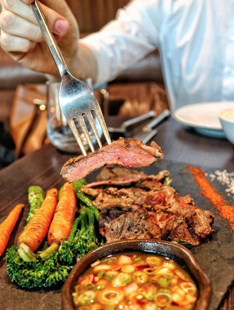 MangoTreeLondon's tweet photo. Have you tried our Weeping Tiger? Grilled marinated sirloin of wagyu beef served with tenderstem broccoli and baby carrots.
Thank you @cansuongel for this beautiful image!
#MangoTree #mangotreerestaurant #Belgravia #Victoria #Thai #ThaiCuisine ⠀
#Food #FoodBlog #London https://t.co/vafWnowIkn