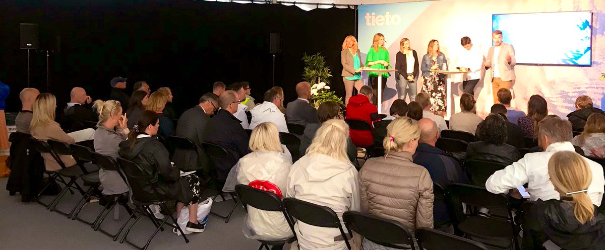 Tietoevryse's tweet photo. Retaildebatt:”Upplevelse  &amp; convenience - finns nära tillhands. Beteenden mellan digitalt och butik flyter ihop. Kan du vara relevant kan du fånga kunden - kunden är illojal.” @catrinfolkesson 
⭐️ Välkomna till Strandgatan 7!  Tietos program i #Almedalen: https://t.co/kgI9bj7Y9n https://t.co/xQH9tKpcMI