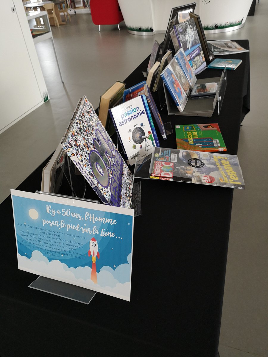 MMMediatheque's tweet photo. A l'occasion du prochain anniversaire du premier pas sur la Lune,  l'équipage de la médiathèque vous propose une sélection d'ouvrages...  lunaires ! https://t.co/k0V0FOow3Z