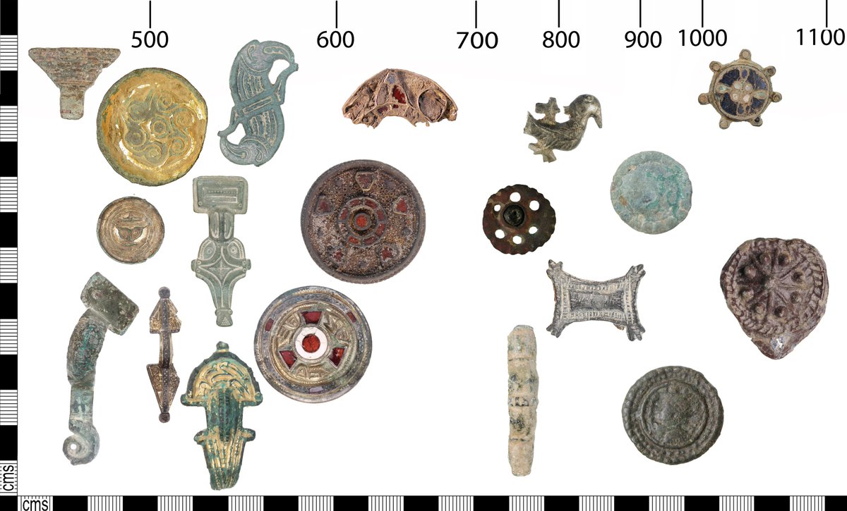 Kent_Finds's tweet photo. So we cannot do an #EarlyMedievalKentWeek without something on brooches. So here is a whole bunch. Being the most common #EarlyMedieval stray find from #Kent, just ahead of coins and twice as common as strap-ends, there is a vast selection. 1/4
#AngloSaxons
#RecordYourFinds https://t.co/r8U7e3PKuC
