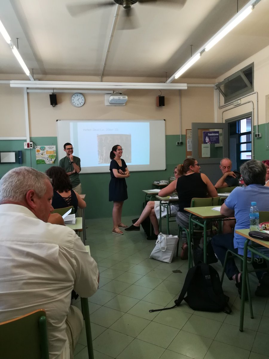 XSuch's tweet photo. Treballem amb Llucià a la formació de llenguatge audiovisual al Grec clàssic @cinestesiagid @educaciocat role playing entre Hefest i Zeus https://t.co/6t4E6UNDlR