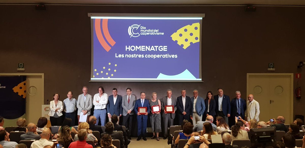 GVAinicotur's tweet photo. .@Rafa_Climentg anuncia noves mesures de suport al #cooperatisme, per estendre'l a altres sectors de l'#economiasocial, a l'#economiacol·laborativa i l'#emprenedoria, afavorir el relleu generacional, i recuperar empreses en fallida #diamundialcooperativisme #treballdecent https://t.co/iu4Y7fVdyw