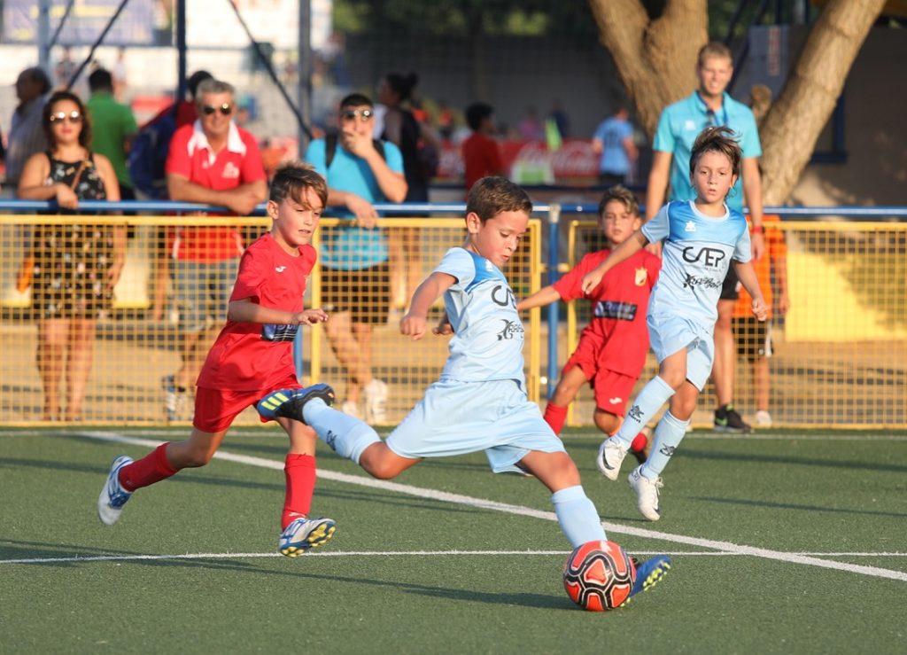 Cotif's tweet photo. 🧒👧 En el #COTIF2019, que se celebrará del 28 de julio al 8 de agosto, el fútbol base SÍ IMPORTA! 🏆⚽
🔜 El #COTIFPromeses ISTOBAL llega a una nueva edición con un cartel de mucho nivel 👉 @Academia_VCF, @CanteraSFC, @VillarrealCF y MUCHOS MÁS! 🏟 https://t.co/qffj9Jt5G8