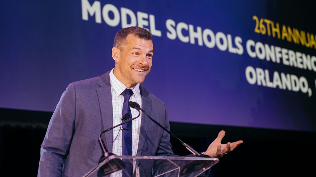 TheTeacherRoom's tweet photo. The key to teaching today's students is in combining old-school wisdom and modern-day technologies. More from #BoldSchool's @Wes_Kieschnick on Shaped. https://t.co/f7XagSwjdk @RigorRelevance https://t.co/vkmC1ZyGVC