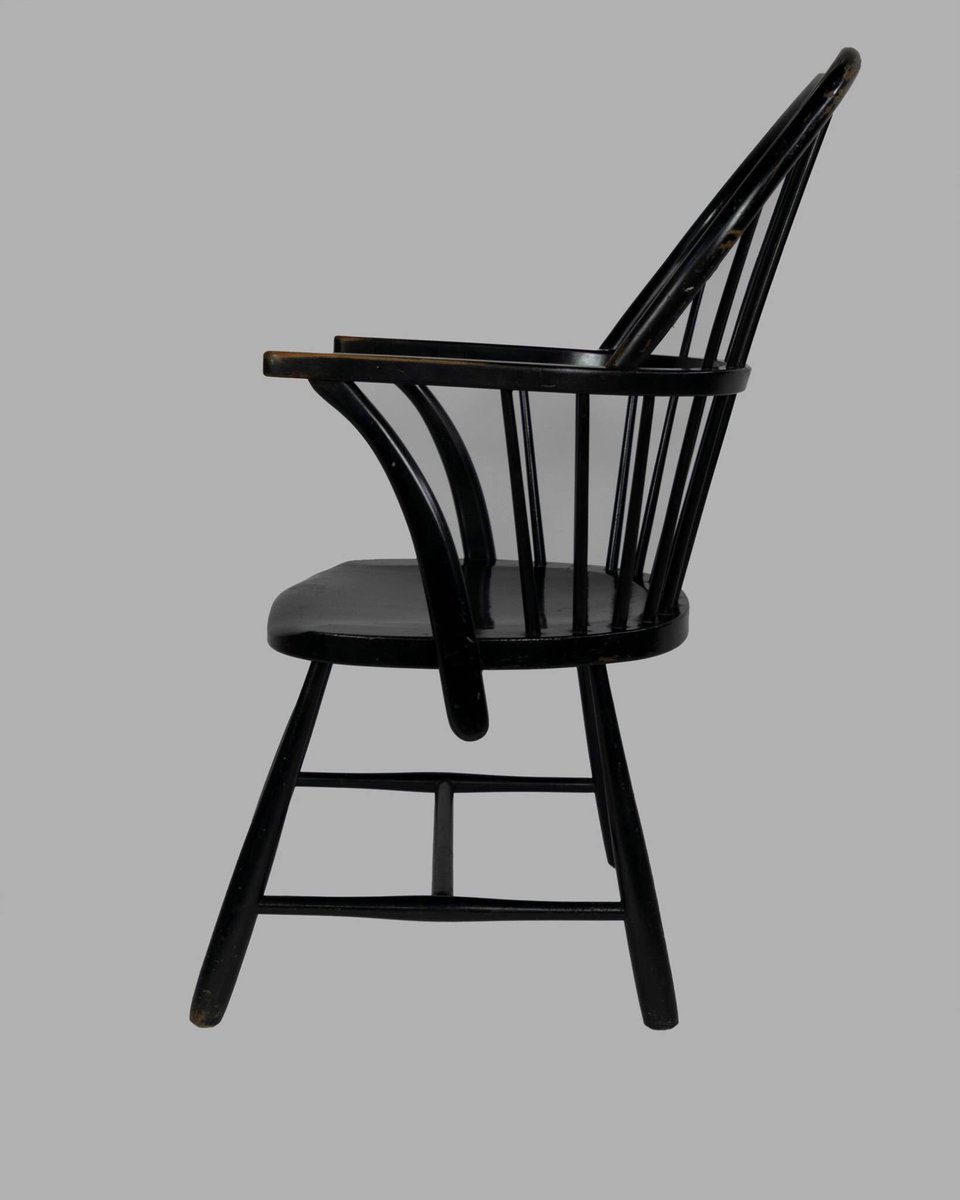 label_that's tweet photo. Frits Henningsen Windsor chair in black oak, CH-18A by Carl Hansen in the 1940s.
#thatlabel #vintage #midcentury #scandinavian #atticfind #1stdibs #fritshenningsen #frits_henningsen #henningsen #windsorchair #windsor_chair #carlhansen #carl_hansen #hansen #ch_18a #40s #fourties https://t.co/Qq6YkhRTEN