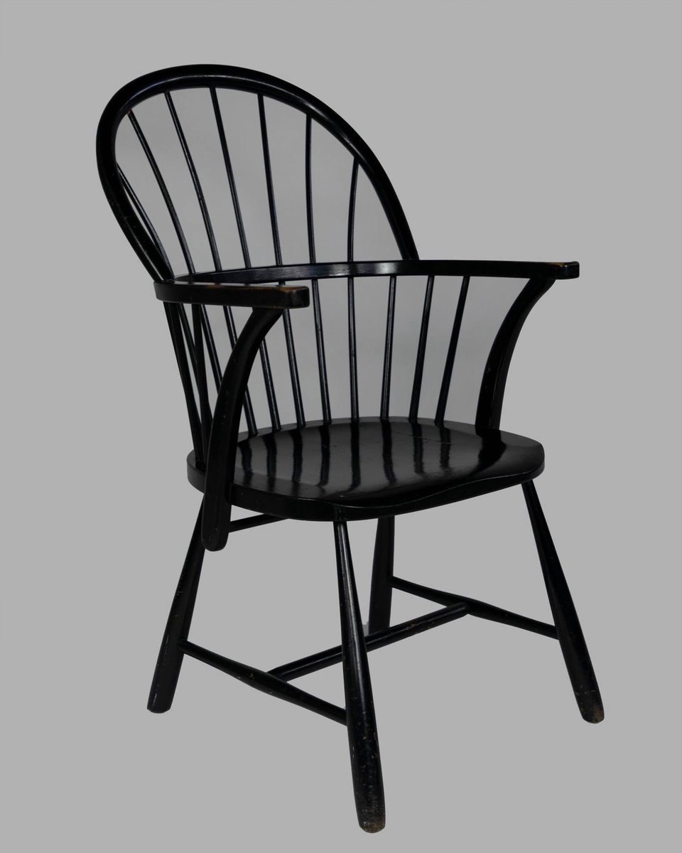label_that's tweet photo. Frits Henningsen Windsor chair in black oak, CH-18A by Carl Hansen in the 1940s.
#thatlabel #vintage #midcentury #scandinavian #atticfind #1stdibs #fritshenningsen #frits_henningsen #henningsen #windsorchair #windsor_chair #carlhansen #carl_hansen #hansen #ch_18a #40s #fourties https://t.co/Qq6YkhRTEN