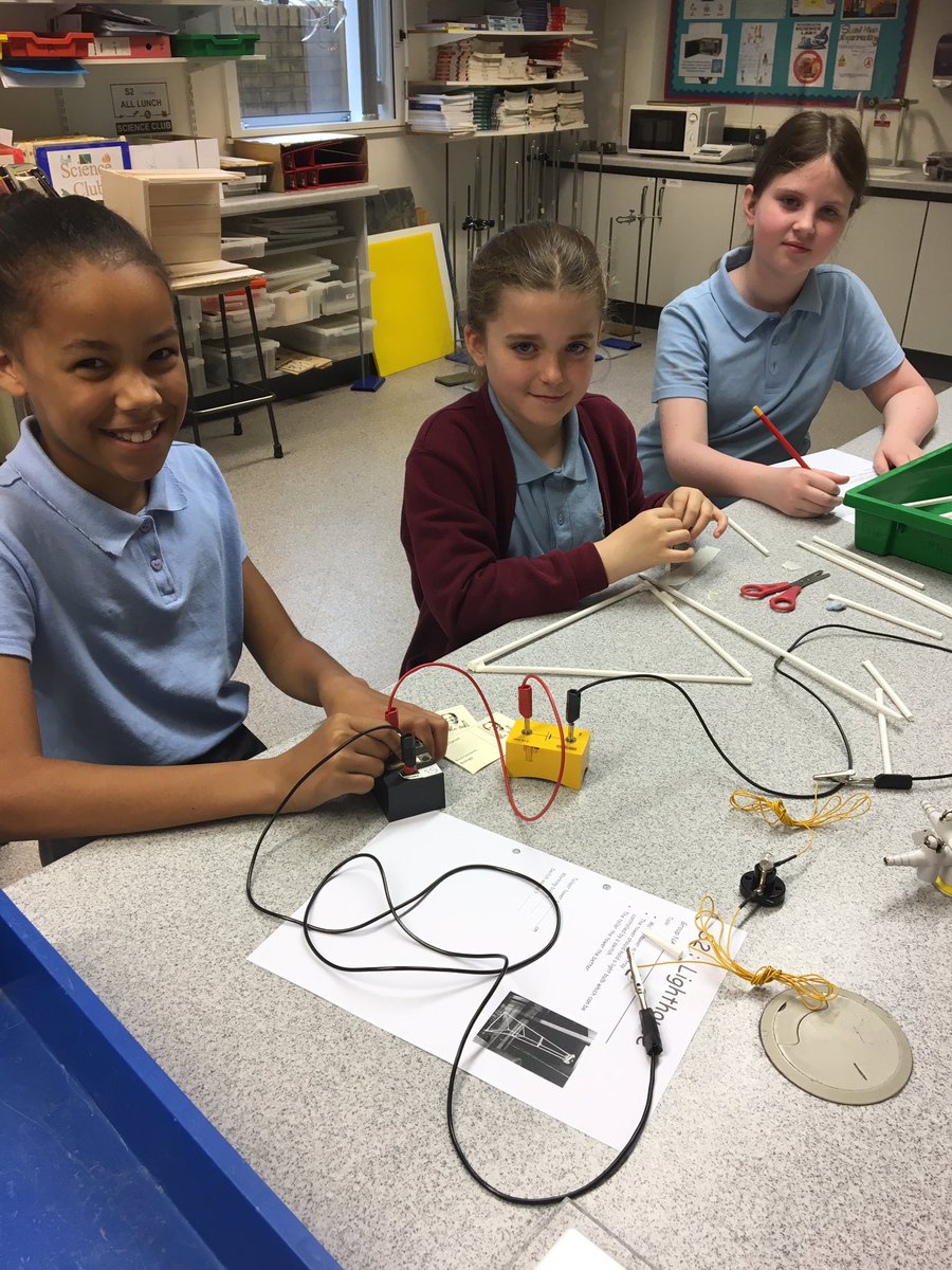 HartfordmanorY5's tweet photo. A fantastic morning at The Grange science workshops. 😊 🧬 🧪#HMScience https://t.co/fazfFs7810
