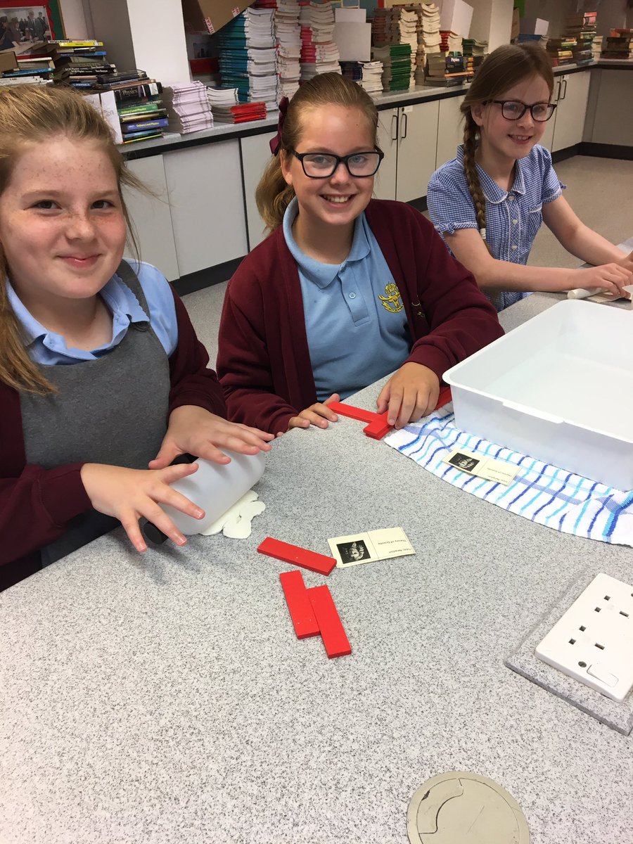 HartfordmanorY5's tweet photo. A fantastic morning at The Grange science workshops. 😊 🧬 🧪#HMScience https://t.co/fazfFs7810