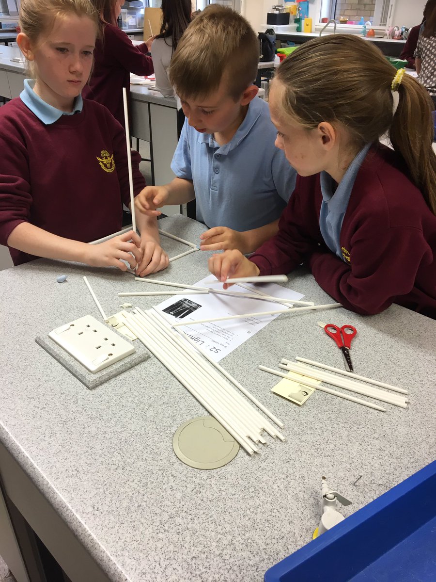 HartfordmanorY5's tweet photo. A fantastic morning at The Grange science workshops. 😊 🧬 🧪#HMScience https://t.co/fazfFs7810