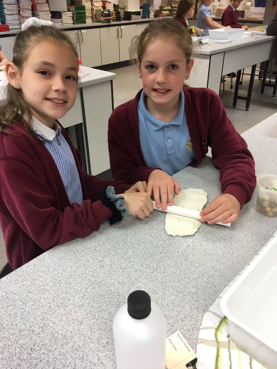 HartfordmanorY5's tweet photo. A fantastic morning at The Grange science workshops. 😊 🧬 🧪#HMScience https://t.co/fazfFs7810