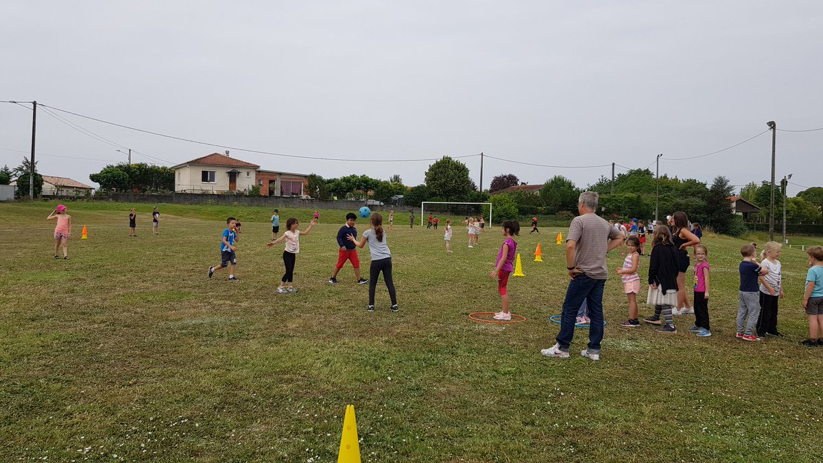 MichelDostes's tweet photo. Derniere rencontre #eps à Saint Clar avec les élèves de Tournecouoe et Goutz. #jeux collectifs et #orientation au programme.
Merci pour ces moments de pur bonheur #sportalecole @MBlugeon #DSDEN32 https://t.co/Tras6eyGbg