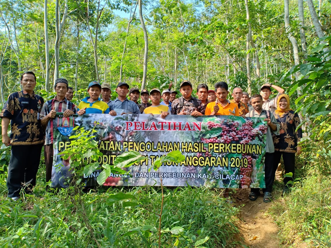 KabPlp's tweet photo. @KabPlp pendampingan pengolahan hasil perkebunan komoditas kopi mari kita sukseskan perkebunan Desa palugon kec. Wanareja kab Cilacap jawa tengah @fkp2indonesia @han_nugh https://t.co/05PDqXJjL9