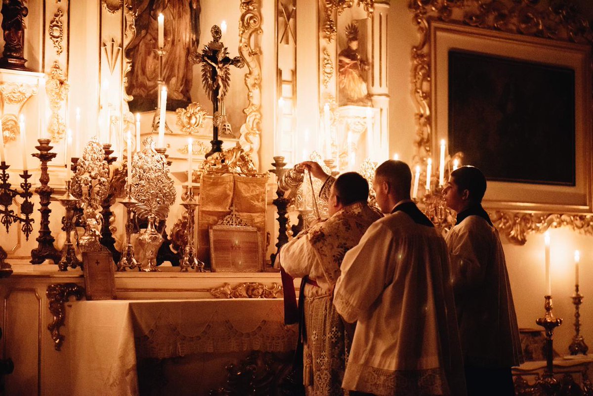 sanctusChristu's tweet photo. Missa Tridentina na capela Nossa Senhora das Dores IBP. Brasília , Brasil. https://t.co/H5zDd38czh