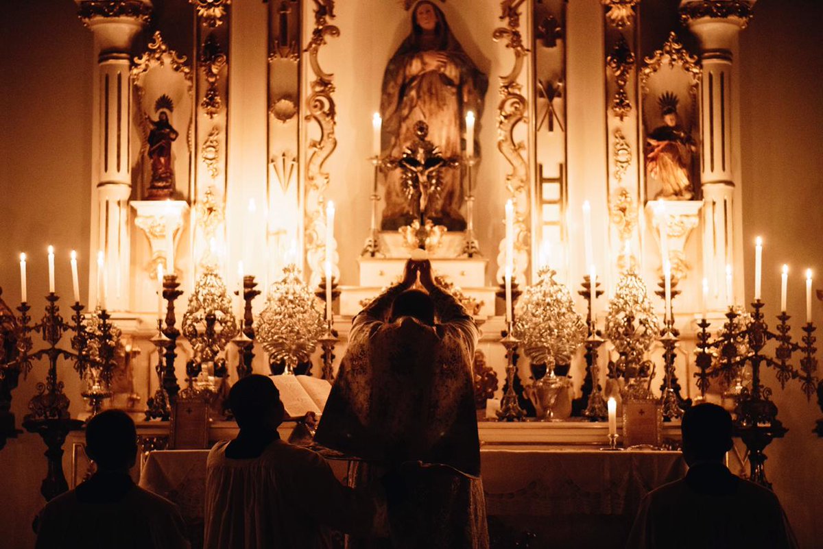 sanctusChristu's tweet photo. Missa Tridentina na capela Nossa Senhora das Dores IBP. Brasília , Brasil. https://t.co/H5zDd38czh