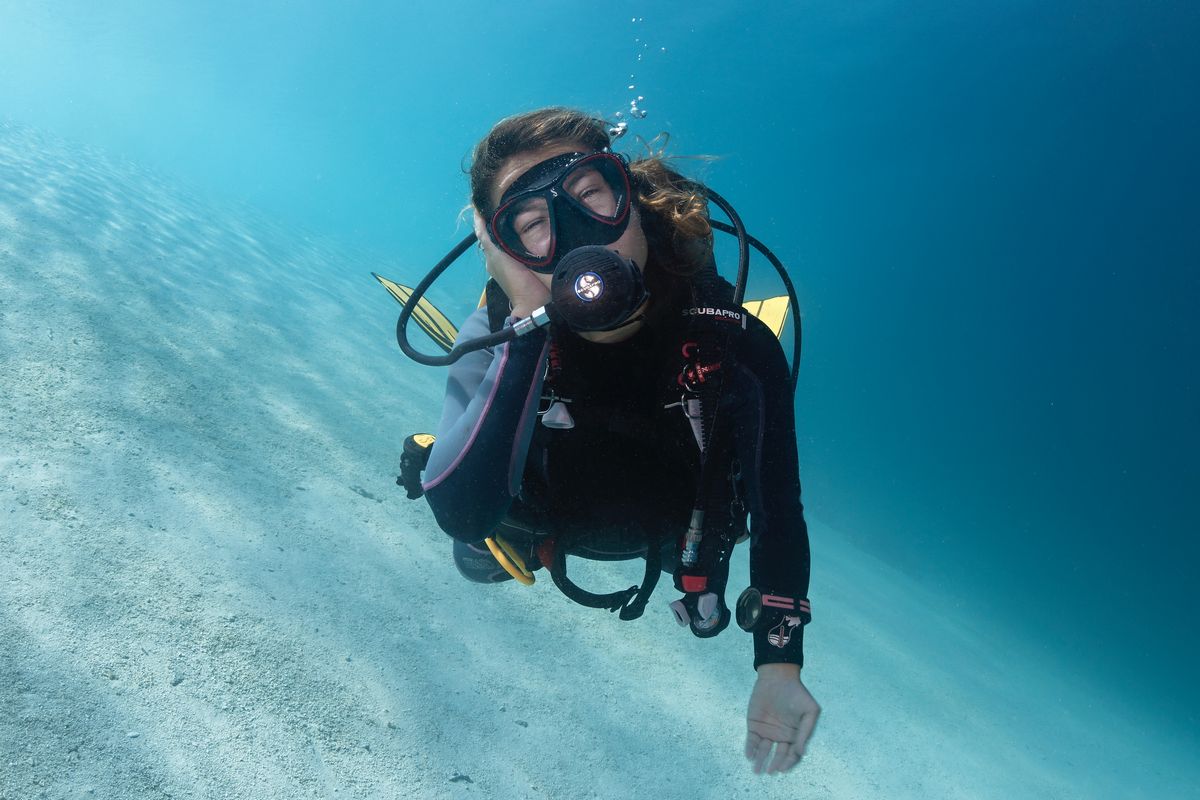 ScubaDiverMag's tweet photo. Sudden hearing loss causes scare for diver #beginnerphotography #DANEurope #DiveDoctor #DiveInsurance #divemedical #DiveMedicine #Diving #DivingHoliday #DivingInsurance #DivingMedical #DivingMedicine #Liveaboard #PhotoTips #Scuba #ScubaDiver #scubaholiday https://t.co/MHbVLFfqvP https://t.co/hwGTOXHbN7