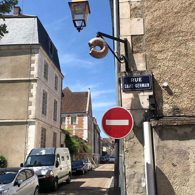 haveneverbeen's tweet photo. ... talking about #pastry 🥨🥨🥨 #auxerre #cityscape #sightseeing #traveldeeper #authentic #local #french #france #traveltheworld #travelgram #trippin #bourgognetourisme #burgundy #solotravel https://t.co/XzNHE7IeZ2 https://t.co/vjuV1jP4IL