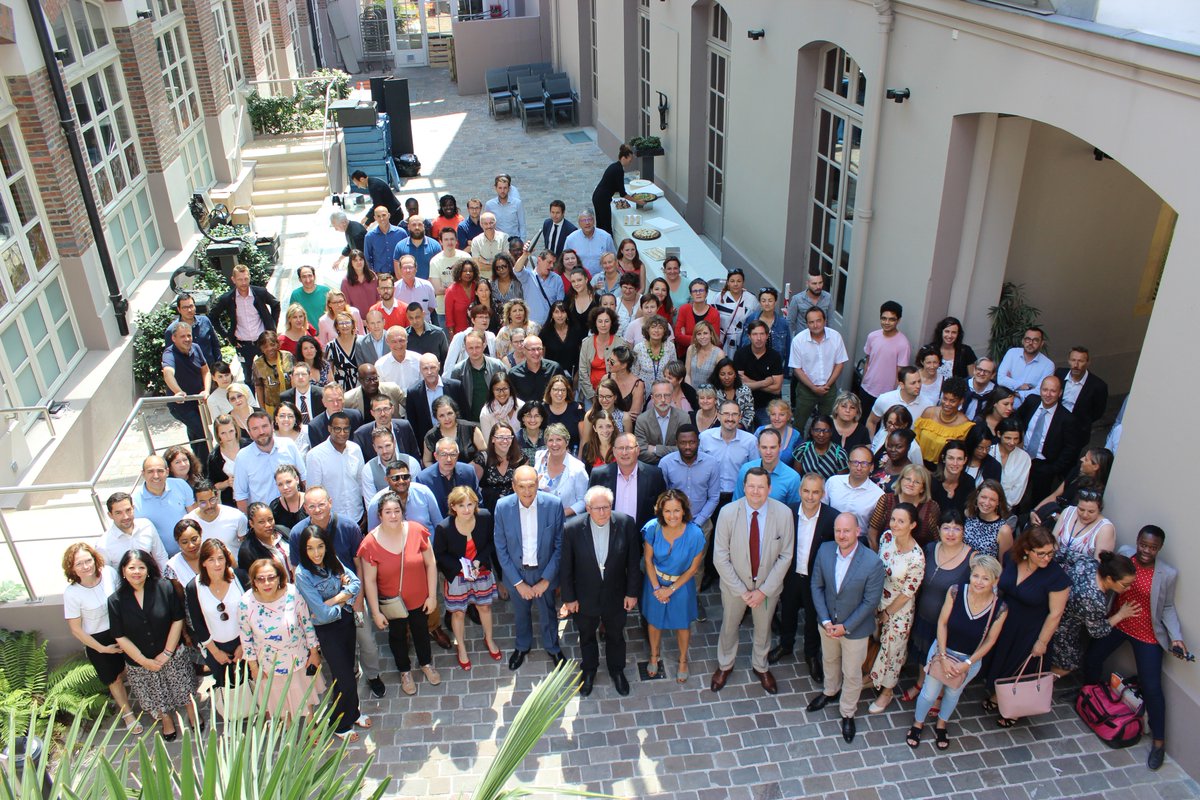 StChristopheAss's tweet photo. [Plénière collaborateurs 2019] #Agilité, #Expertise, #Engagement, #Solidarité... 4 valeurs, 200 collaborateurs pour les incarner au quotidien. Merci à tous de permettre à @StChristopheAss d'évoluer et de grandir en conservant son identité, son #ADN ! https://t.co/FRdDH8DxA3