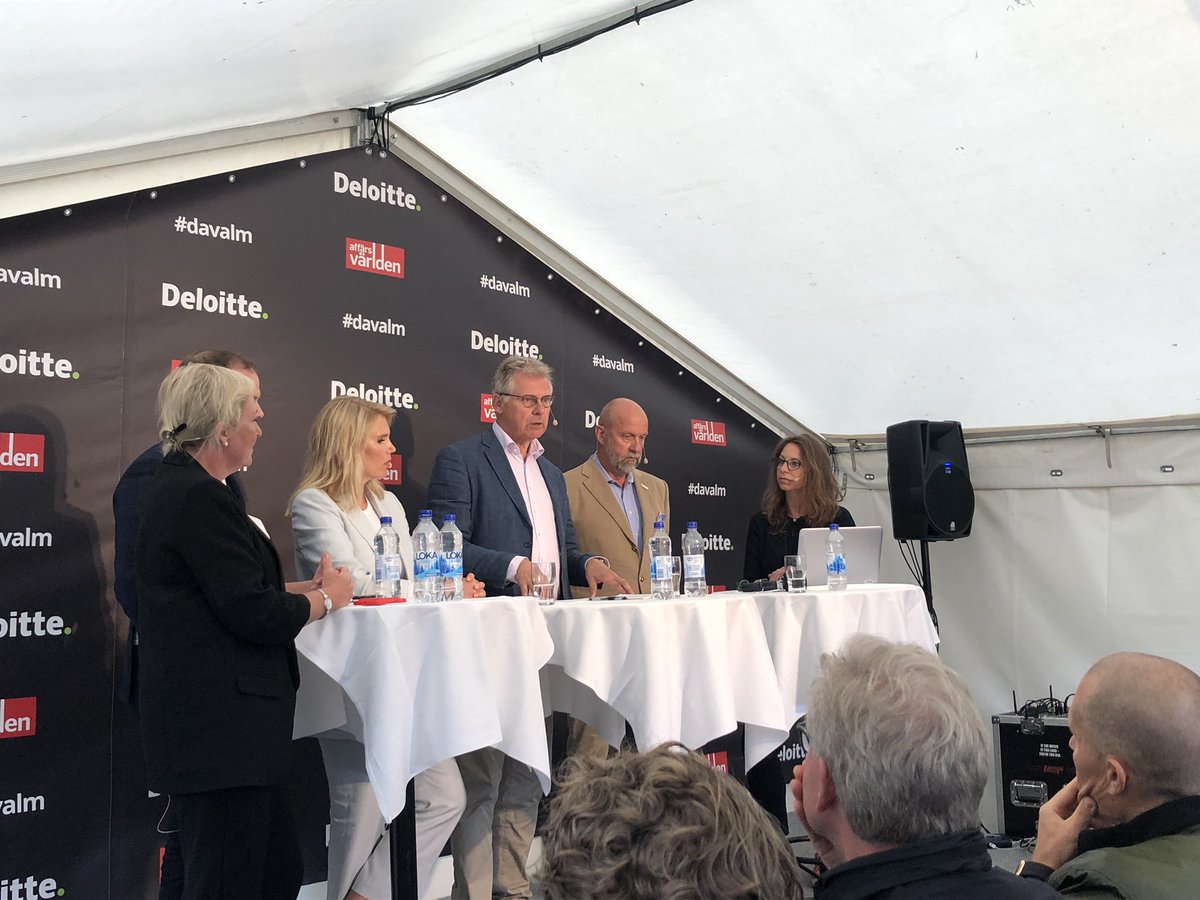 karinterio's tweet photo. Sverige betydligt bättre rustat för en nedgång i ekonomin nu jämfört med inför 90-talskrisen, säger Klas Eklund på @DeloitteSE @AFV_magasin #Almedalen seminarium #davalm https://t.co/jeyoNya2m0