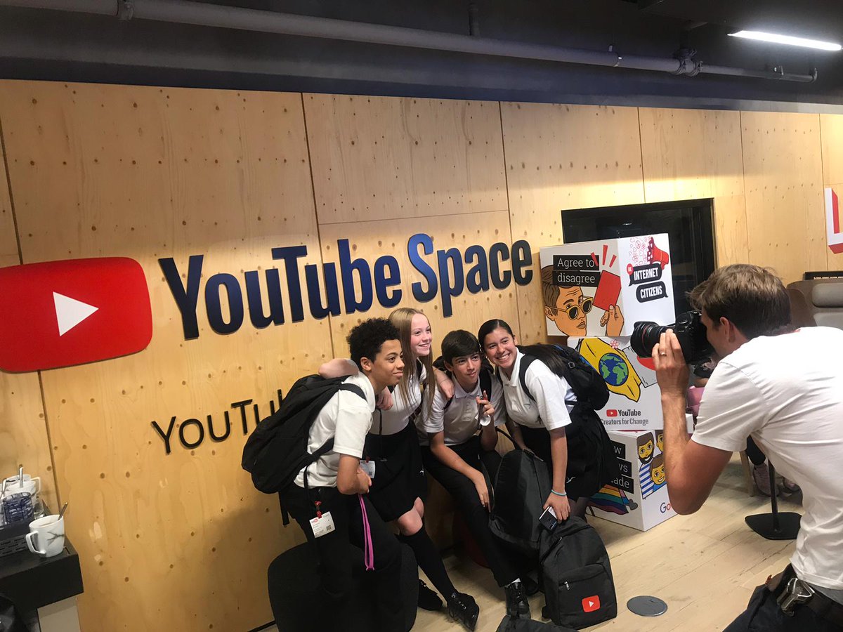 MartMeUp's tweet photo. Reading headlines about how the UK is divided and hurt is heavy. It's moments like this morning meeting the teachers, students and mentors combatting hate and teaching respect that give me hope 💙 these guys from @StokeySchool performed and were awesome #beinternetcitizens https://t.co/VR0cfDT7qc