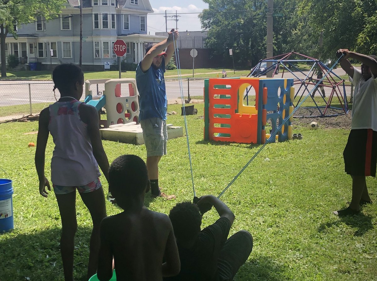 ellenpullins's tweet photo. “My hands to larger service” #4Hcommunityservice #leadersinthering https://t.co/VE4msDD0G9