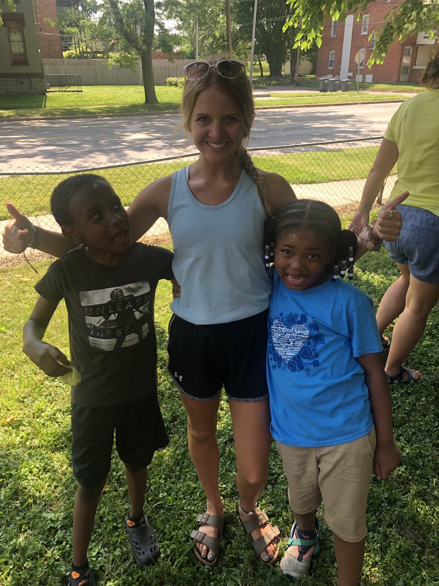 ellenpullins's tweet photo. “My hands to larger service” #4Hcommunityservice #leadersinthering https://t.co/VE4msDD0G9