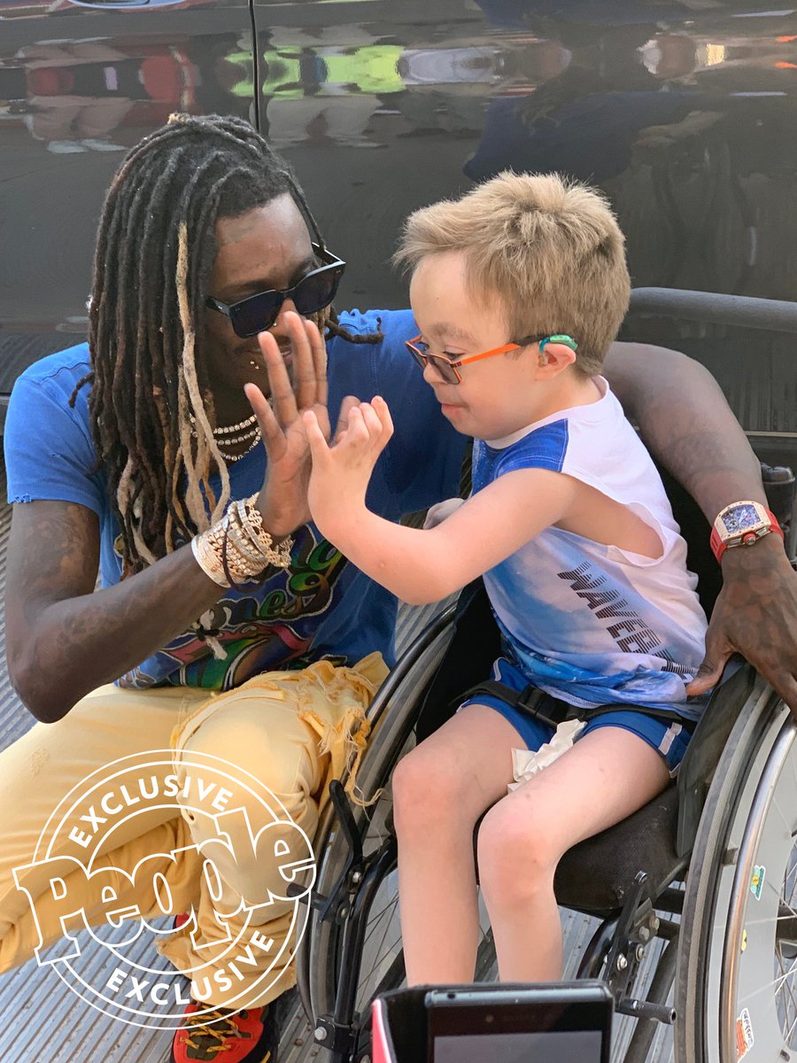 Young Thug brought a sick fan on stage for a meet and greet in Stockholm 🇸🇪
The parents explain that Young Thug is the child’s favorite artist and was excited to see him live 🙏💚 Slime Love All The Time 🕷 <a href="/youngthug/">Young Thug  ひ</a>