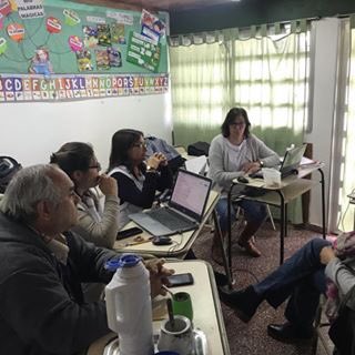 ciiehenderson's tweet photo. Acompañamiento Escuela a docentes de la Esc. Especial N 501 sobre el trabajo con ABP y Tic a cargo de la capacitadora @moni_ehernandez @VicZorraquin https://t.co/e4HNpSJzWb