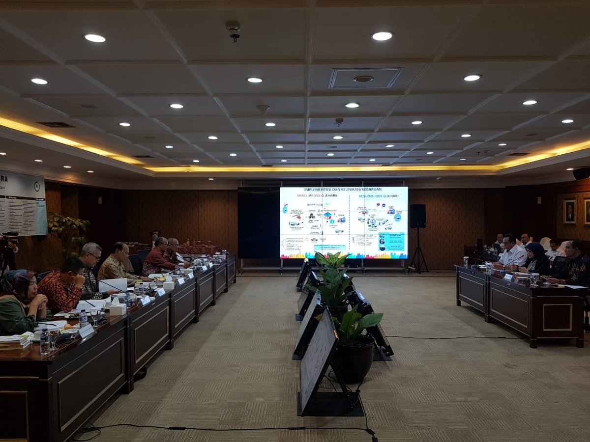 bppmhkp's tweet photo. Ka BKIPM @rinajanwar2201 sbg penyaji materi pd Penilaian Tahap Presentasi dan Wawancara TOP 45 Inovasi Pelayanan Publik 2019 di hadapan Tim Panel Independen yg bertempat Kementerian PANRB. Hadir mendampingi Ka @PUSAT_SSK_BKIPM dan Ka @PUSAT_SSK_BKIPM #OSSQGoTOP45 #KKPgoTOP45 https://t.co/YVGXq5X9KU