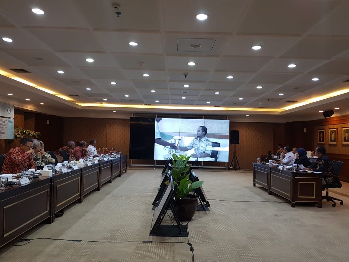 bppmhkp's tweet photo. Ka BKIPM @rinajanwar2201 sbg penyaji materi pd Penilaian Tahap Presentasi dan Wawancara TOP 45 Inovasi Pelayanan Publik 2019 di hadapan Tim Panel Independen yg bertempat Kementerian PANRB. Hadir mendampingi Ka @PUSAT_SSK_BKIPM dan Ka @PUSAT_SSK_BKIPM #OSSQGoTOP45 #KKPgoTOP45 https://t.co/YVGXq5X9KU