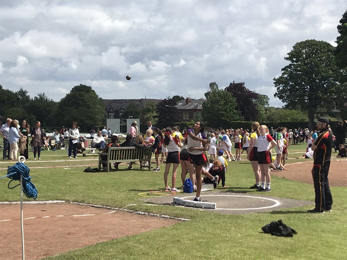 BirkenheadSchl's tweet photo. Year 5-8 #SportsDay today!#BirkonianWeek https://t.co/YvhSzxBeqY