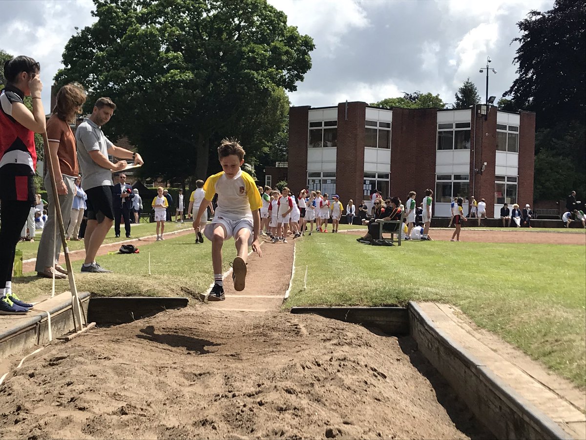 BirkenheadSchl's tweet photo. Year 5-8 #SportsDay today!#BirkonianWeek https://t.co/YvhSzxBeqY