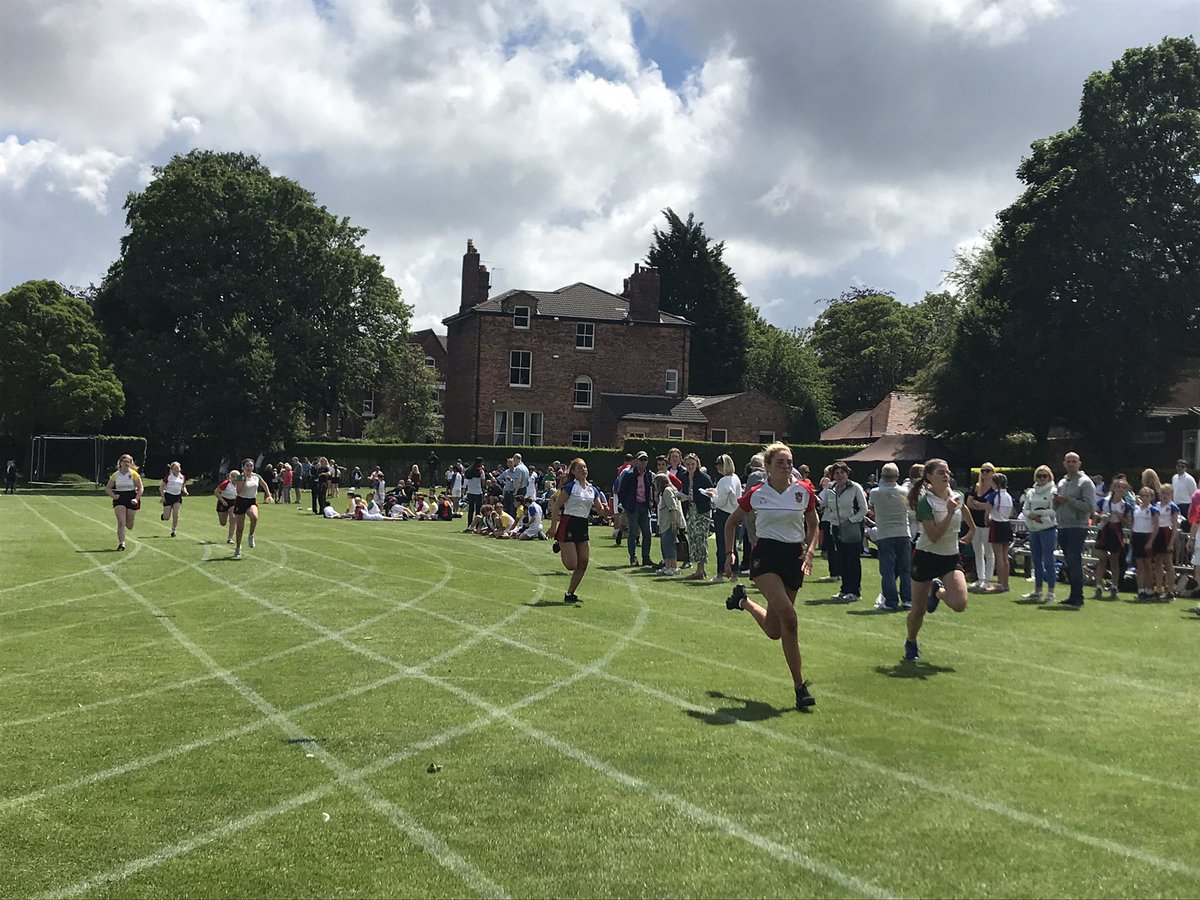 BirkenheadSchl's tweet photo. Year 5-8 #SportsDay today!#BirkonianWeek https://t.co/YvhSzxBeqY