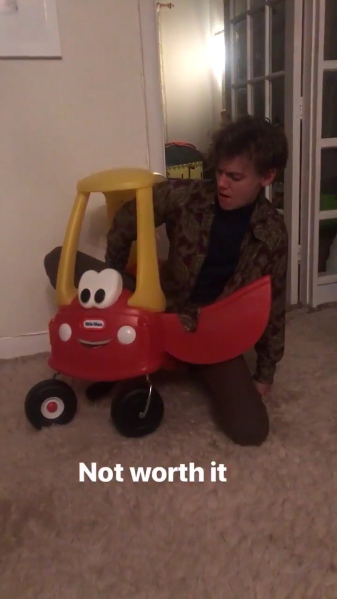 <a href="/bsangster99/">Bee 🐝🏃</a> just someone employ him he had to downgrade his car 😔